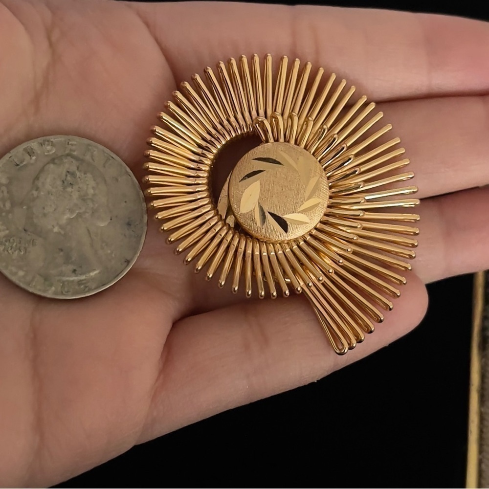 Vintage West Germany scarf brooch spiral gold tone - Picture 4 of 6